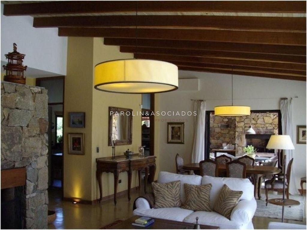 Moderna casa en venta de 3 dormitorios en Punta