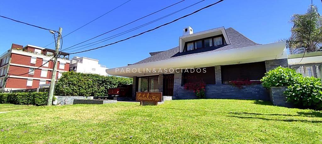 Casa en venta en playa Mansa, Punta del Este.