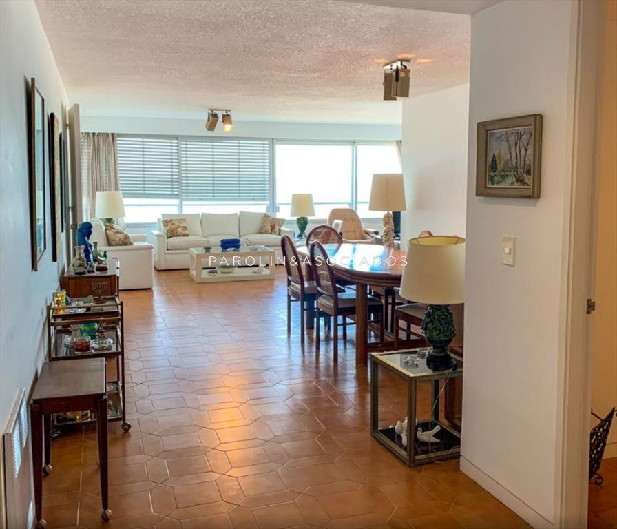 Apartamento de 3 dormitorios en Tiburón l Playa