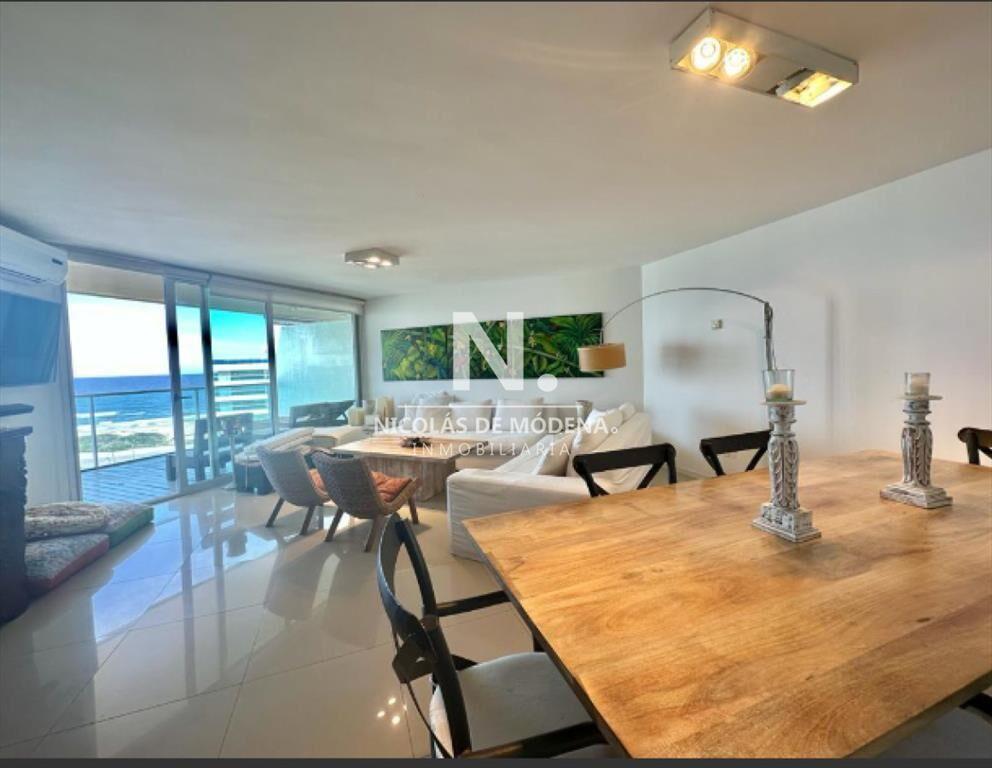 En venta apartamento con vita al mar en la Playa