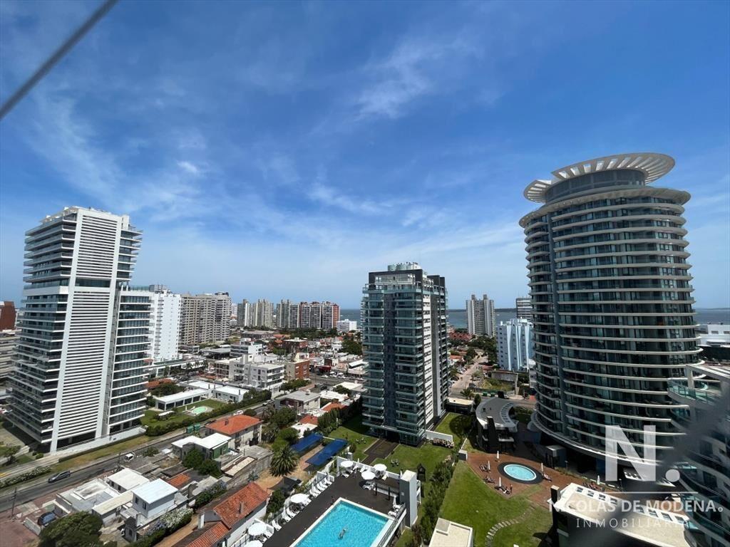 Vende Apartamento de 3 Dormitorios en Brava Punta del Este.