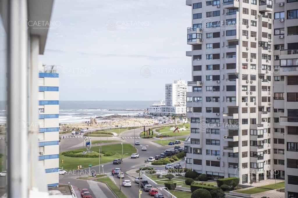 Vende apartamento de 2 dormitorios en Brava Punta del Este