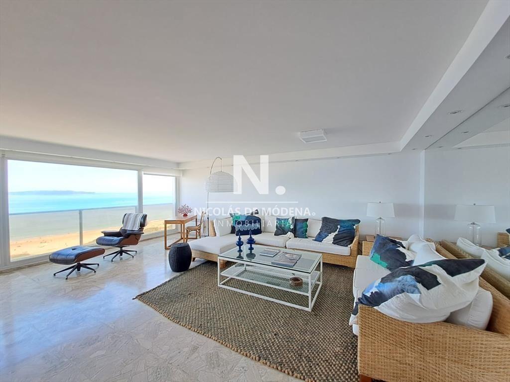 Departamento de 3 suites en venta, en el edificio