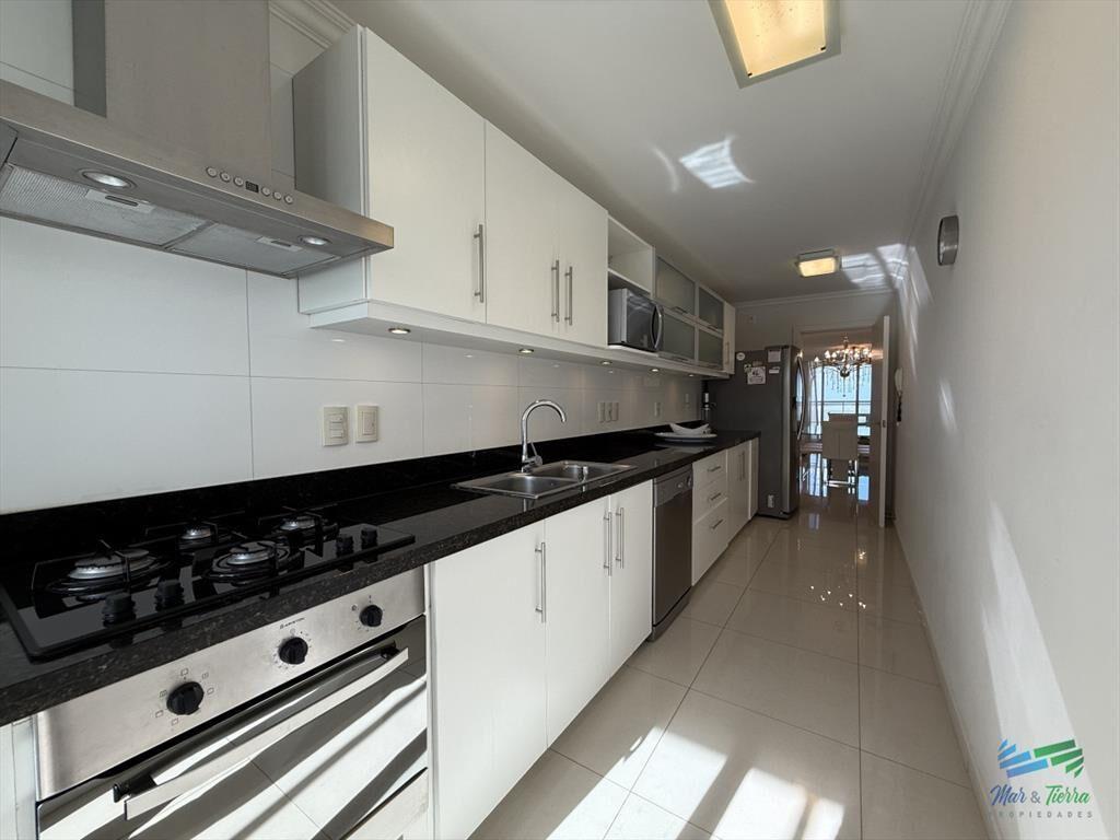 En venta, espectacular planta en primera línea