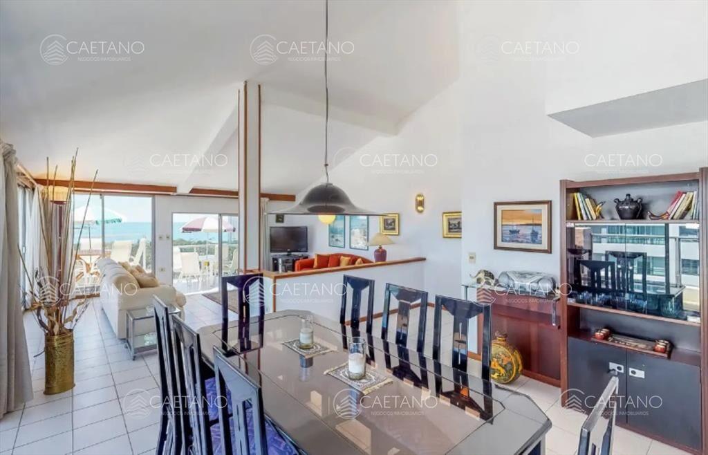 Penthouse en venta Playa Mansa - Tres Dormitorios