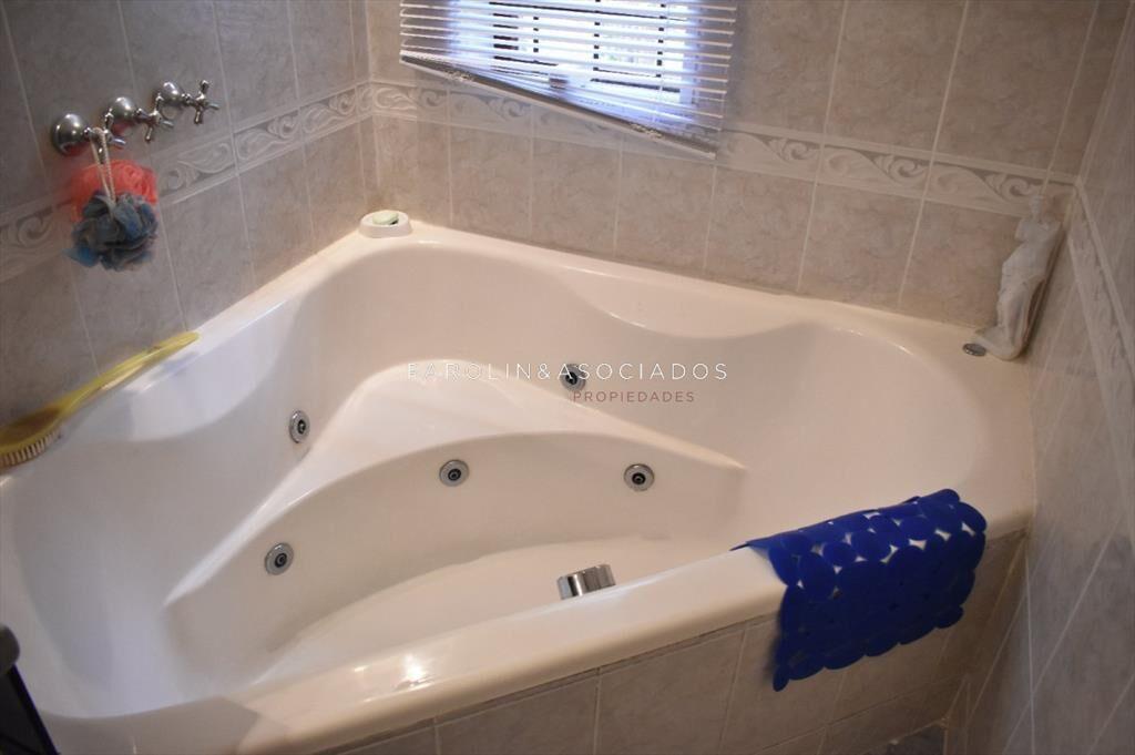 Hermosa casa en venta en Lugano, Punta del Este.