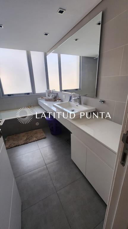 Apartamento 3 dormitorios en suite. Mansa