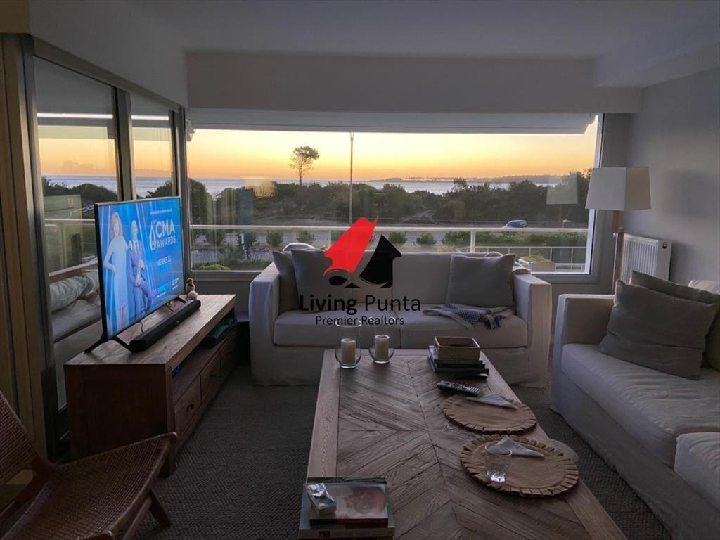 ESPECTACULAR APARTAMENTO SOBRE PLAYA MANSA