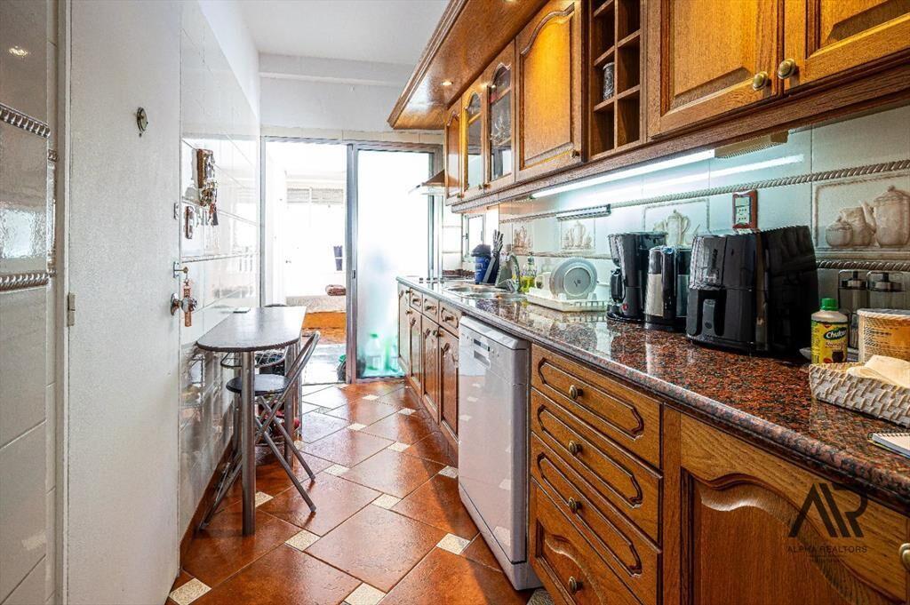 Venta Apartamento 3 dormitorios 3 baños c/cochera y serv...