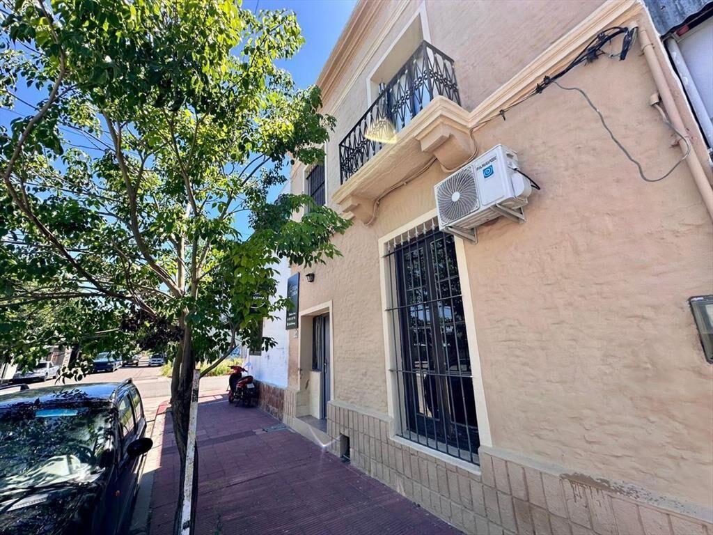 CASA EN VENTA + LOCAL COMERCIAL CON RENTA