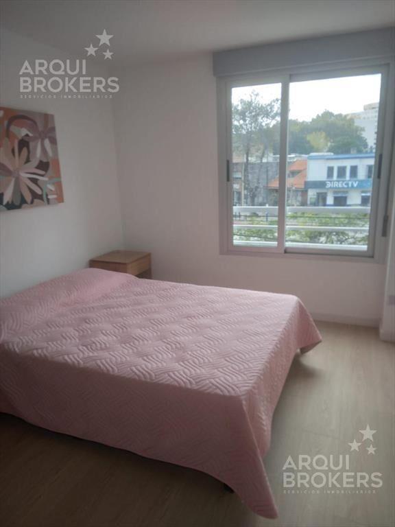 Apartamento de 2 dormitorios en venta en  Tres Cruces