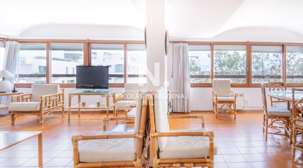 Amplia planta, departamento de 4 dorm + dep en venta, en Pe