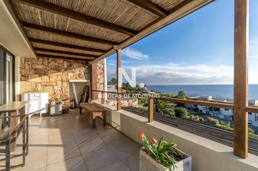 Vende apartamento duplex con vista al mar en