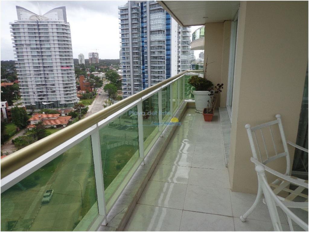 Apartamento en Venta de 3 dormitorios en Punta ,