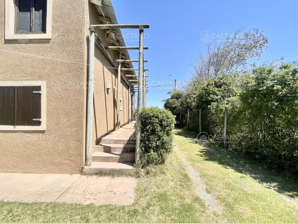 Alquiler casa 3 dormitorios en Balneario Bs As - Punta del