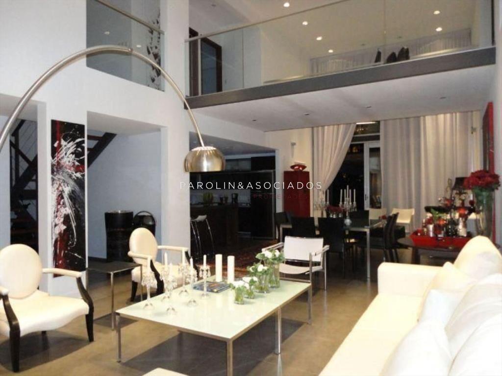 CASA DE 5 DORMITORIOS EN MANSA, PUNTA DEL ESTE