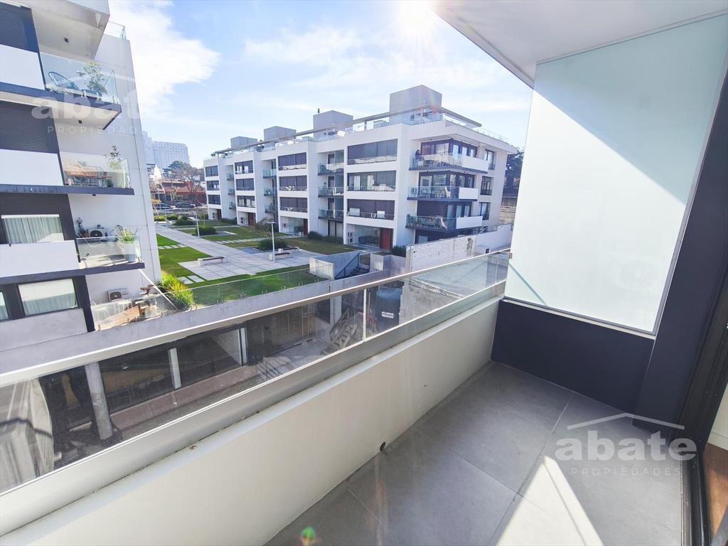 Alquiler de OFICINA con Terraza y Parrillero de uso exclusi