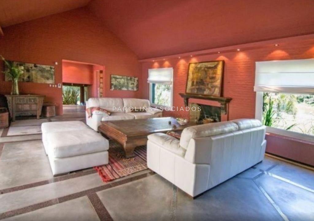 Hermosa casa en venta de 6 dormitorios en La Barra, Punta d