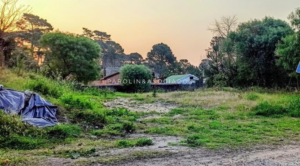 TERRENO PARA CONSTRUIR SU CASA EN ZONA RESIDENCIAL DE JARDI