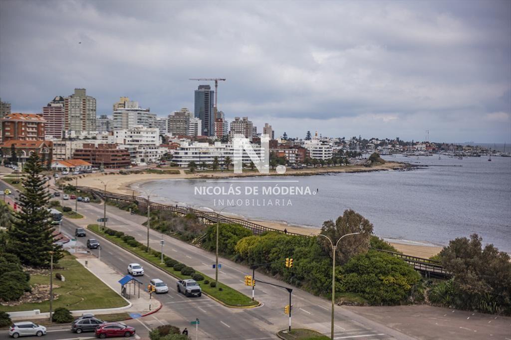Vende apartamento de 3 dormitorios en Mansa, Punta del Este