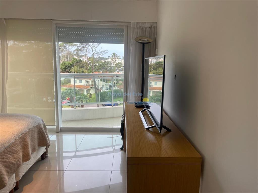 Apartamento en Venta de 3 dormitorios en Punta ,