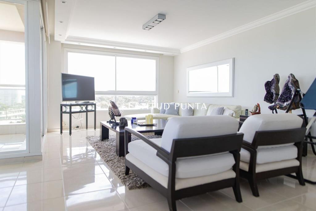Apartamento esquinero en Le Jardin, 3 suites más