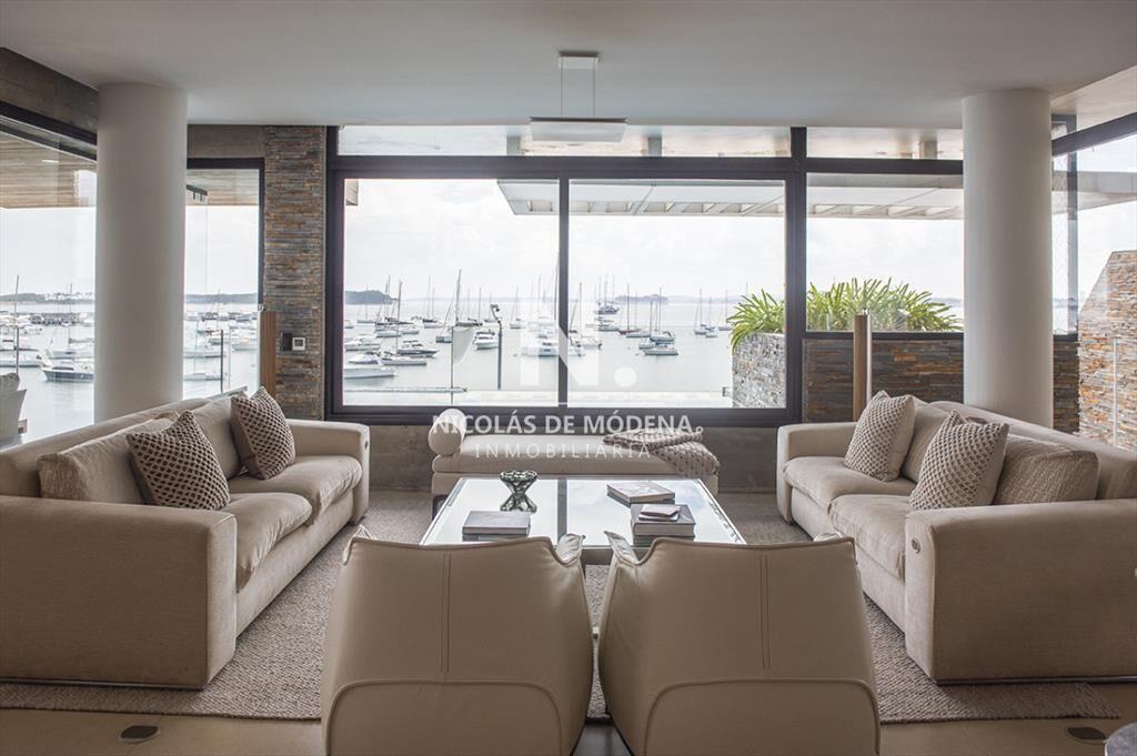 Apartamento Único Frente al Mar en Zona Puerto