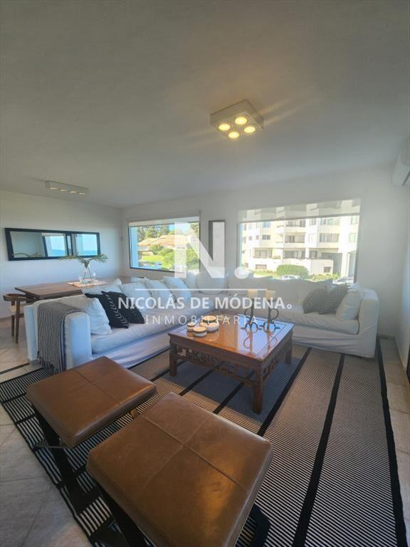 Vende apartamento de 2 dormitorios + dependencia de servici
