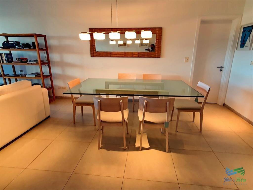 Vendo apartamento de 2 dormitorios y 3 baños.