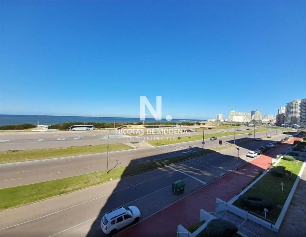 Vende apartamento de 4 dormitorios en Brava, del