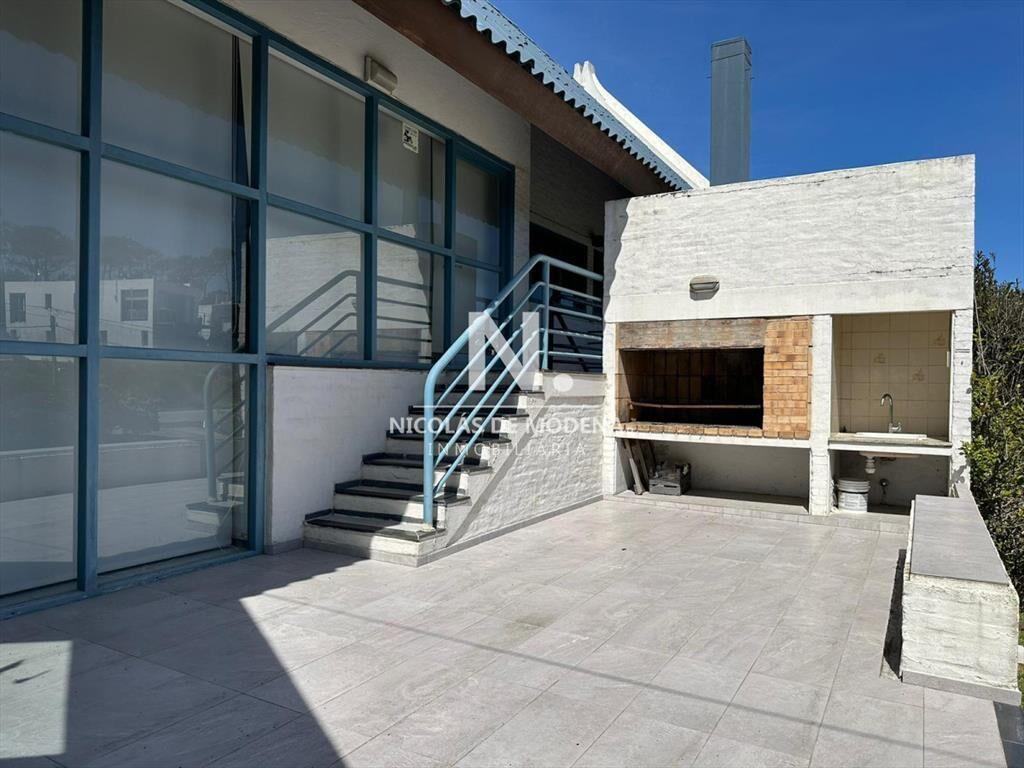 En venta casa de 3 plantas, con 3 dormitorios en suite en M
