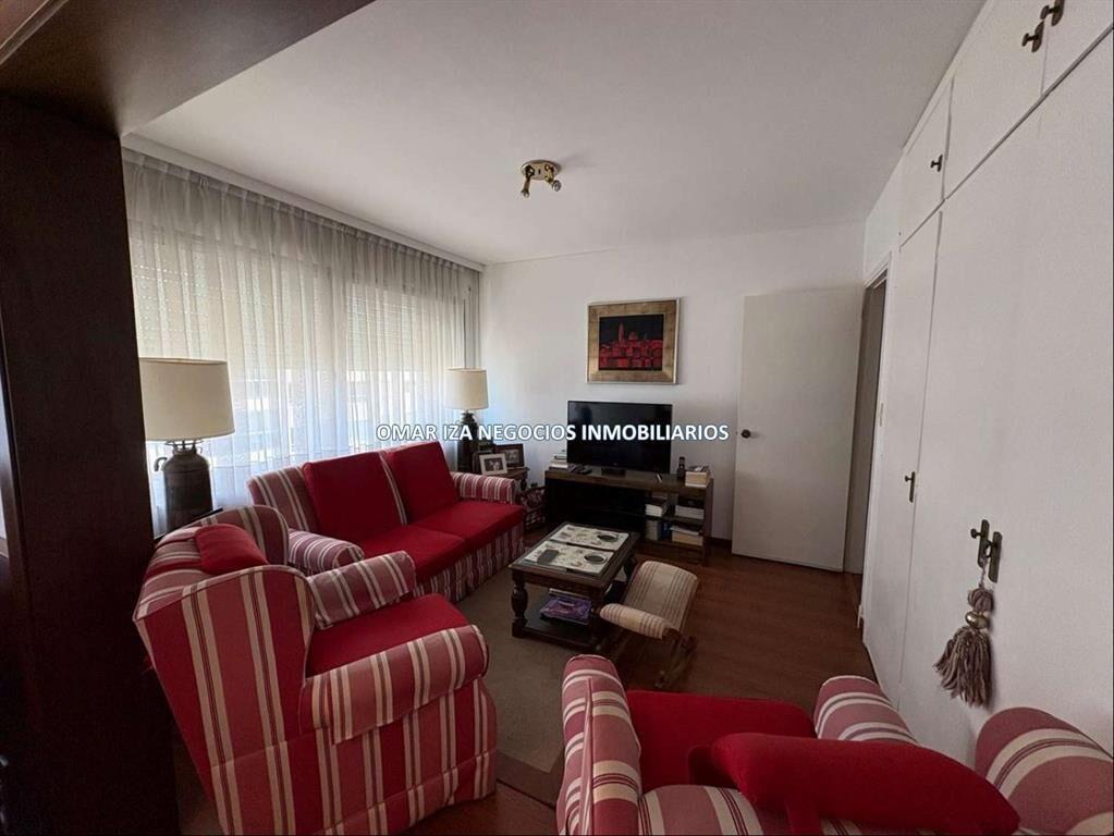 VENTA APARTAMENTO RAMBLA POCITOS ESQUINERO DOS GARAJES IMPE