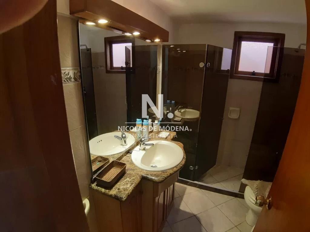 OPORTUNIDAD. VENDE CASA EN PLAYA MANSA, PUNTA DEL