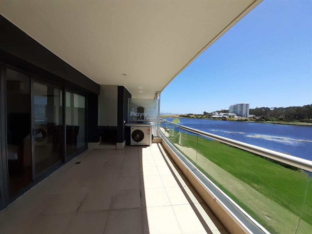 Apartamento de 2 dormitorios en Punta del este ,