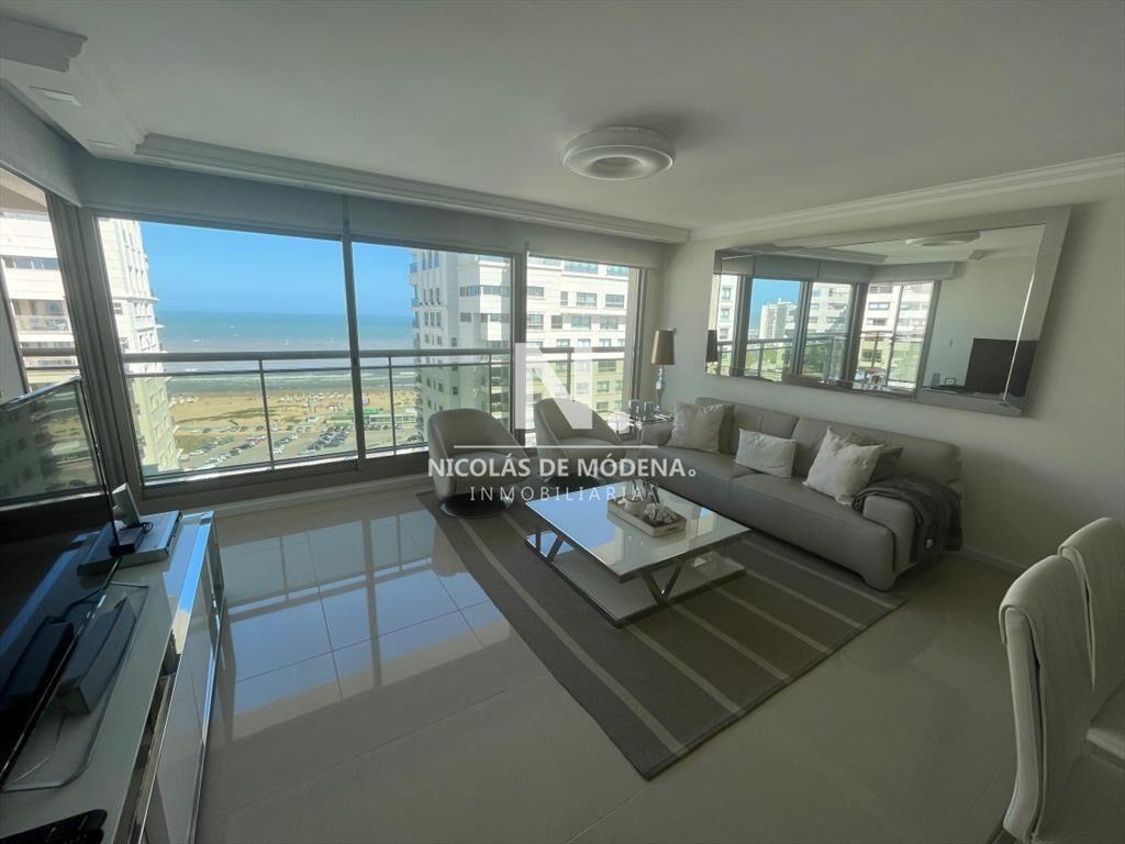 Apartamento de 3 dormitorios en Torre Imperiale -
