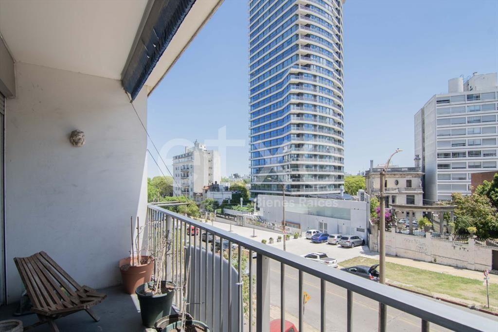 Apartamento esquinero en Venta Pocitos...