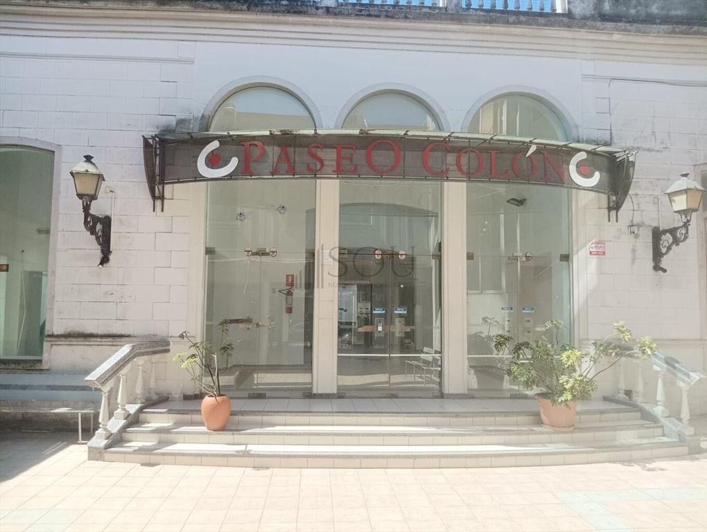 Se alquila gran local comercial en Colón