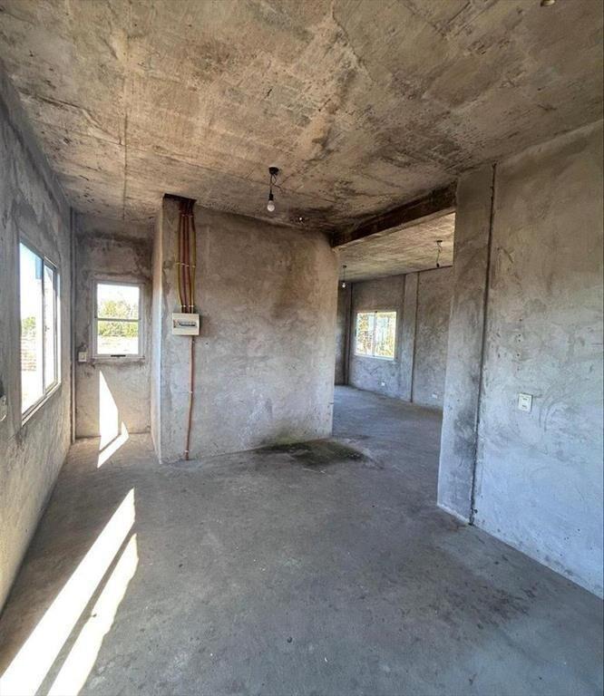 Terreno con construcción sin terminar en Santa Monica