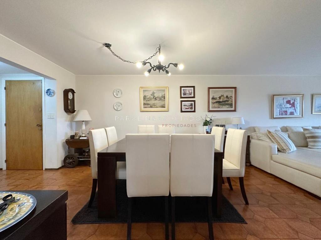 Departamento en Venta de 3 Dormitorios + en Playa