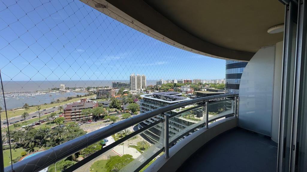 Proximo Rambla Puerto del Buceo, vista al mar, 90 m2 , terr