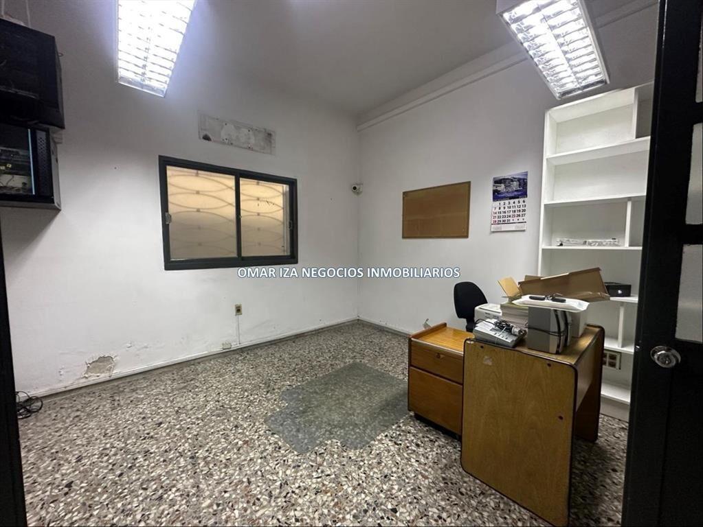 Venta local industrial Sayago, galpón deposito con oficinas
