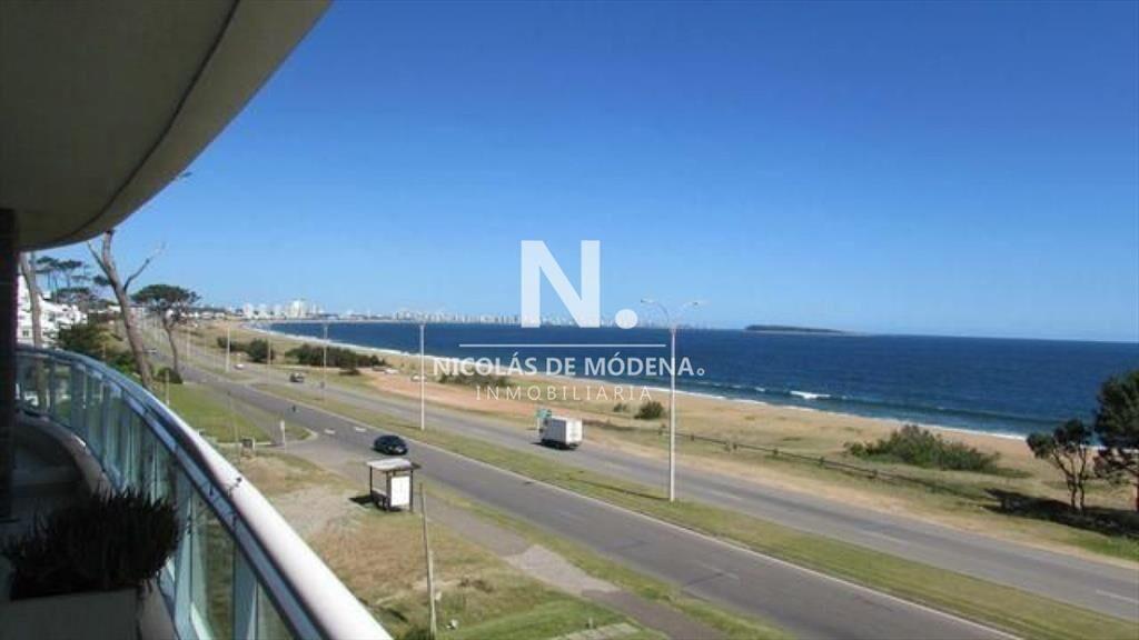 Venta de departamento de 3 dormitorios en Punta