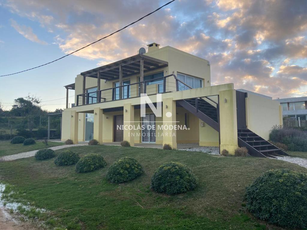Hermosa casa en Venta y alquiler de 3 dormitorios a 100mts