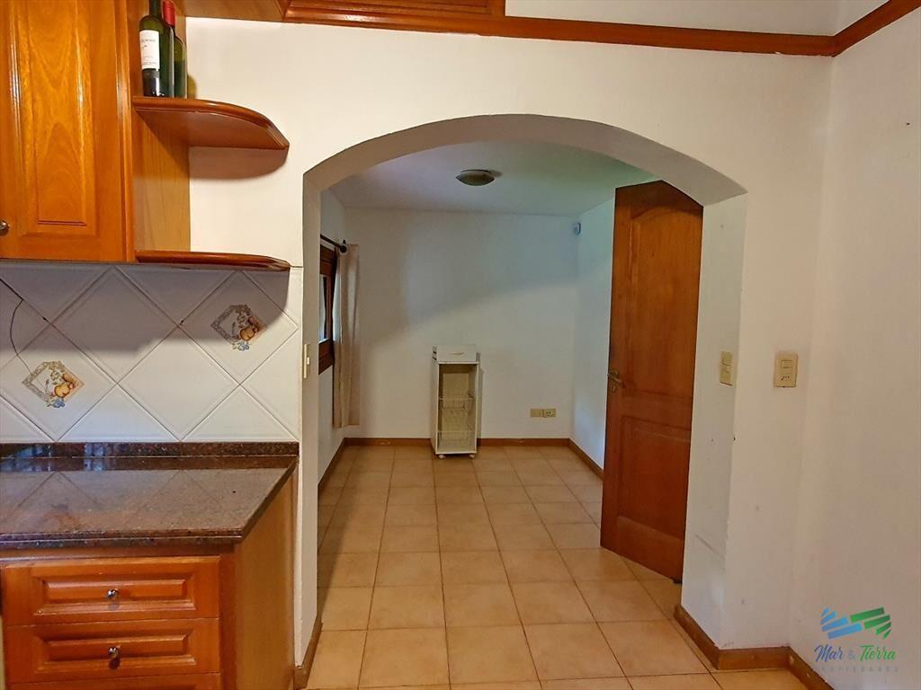 Se alquila anual casa 3 dormitorios con gran en