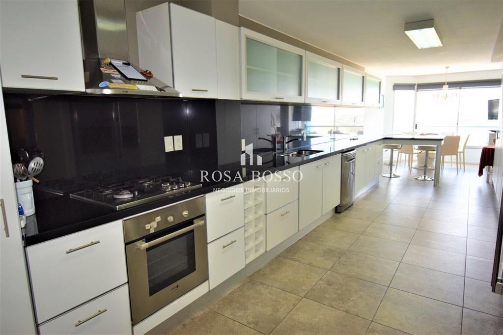 APARTAMENTO SOBRE PLAYA BRAVA