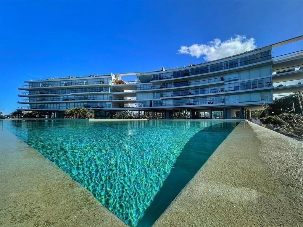 Venta de apartamento en La Barra frente al mar