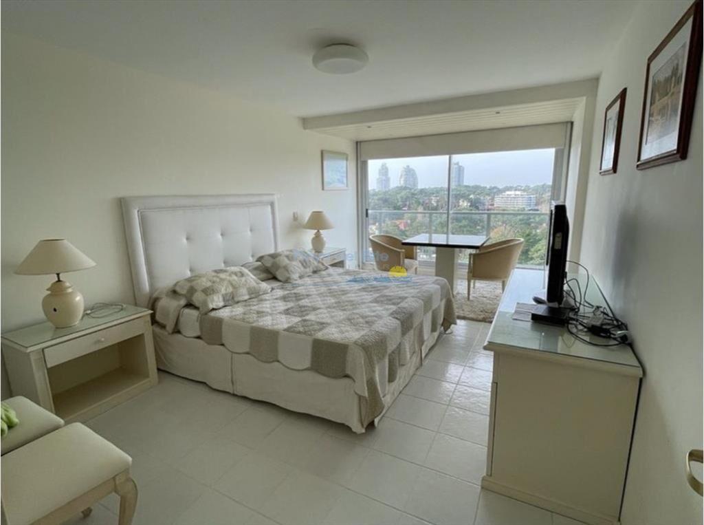 Apartamento en Venta de 3 dormitorios en Punta ,