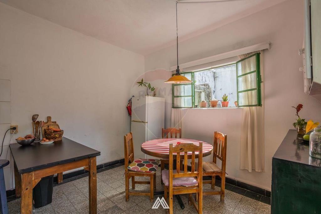VENTA PARQUE BATLLE - CASA CON 3 APTOS RENTADOS