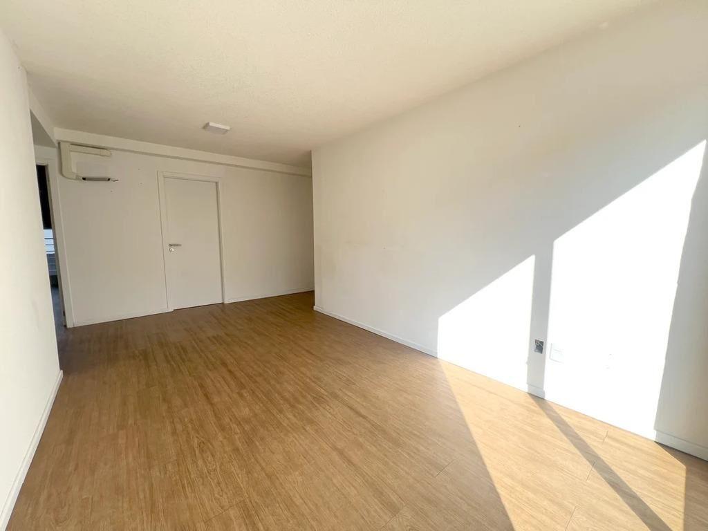 Venta Apartamento de 2 dormitorios y Garaje Al Frente en La