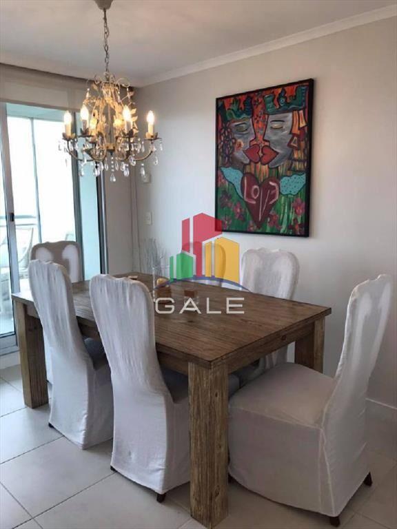Vende apartamento de 2 dormitorios en Punta del Este con vi